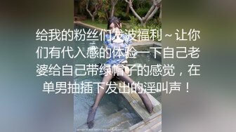 ⚫️⚫️坑神潜入大学校园，女厕全景偸拍，课间络绎不绝的学生妹方便，浑圆的大美臀像是坐在镜头上一样